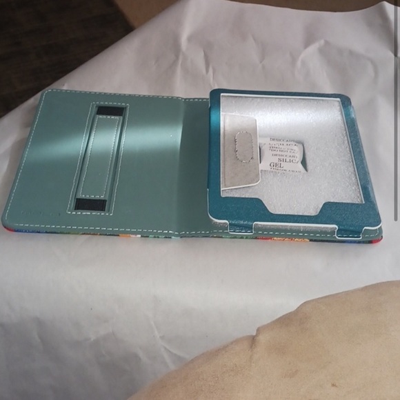 Mojo Universal 6 Floral Kindle/Tablet Case for smaller Kindle - Picture 2 of 5